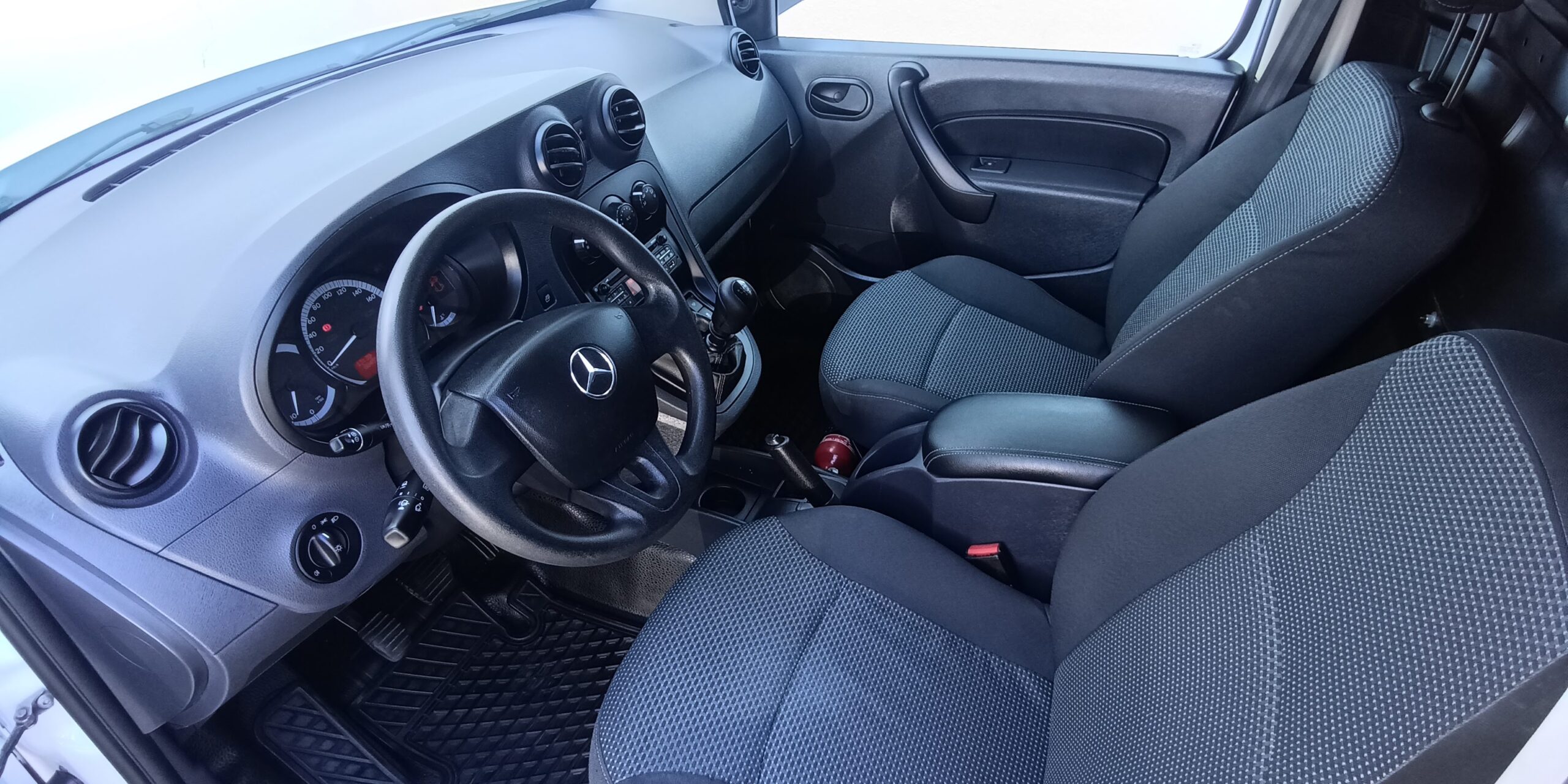 
								Mercedes-Benz Citan CDI Usada 2021 – Faro Algarve cheio									