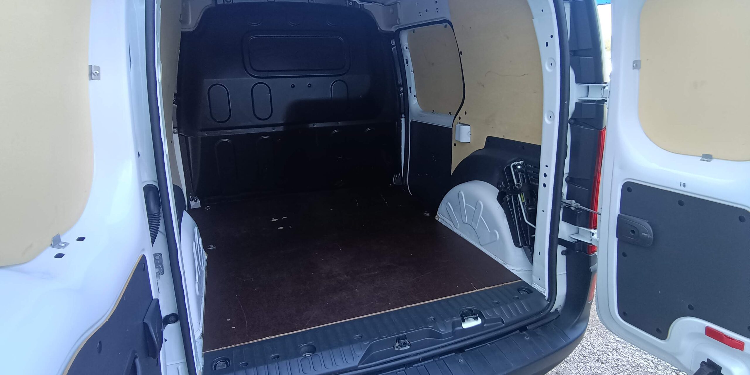 
								Mercedes-Benz Citan CDI Usada 2021 – Faro Algarve cheio									