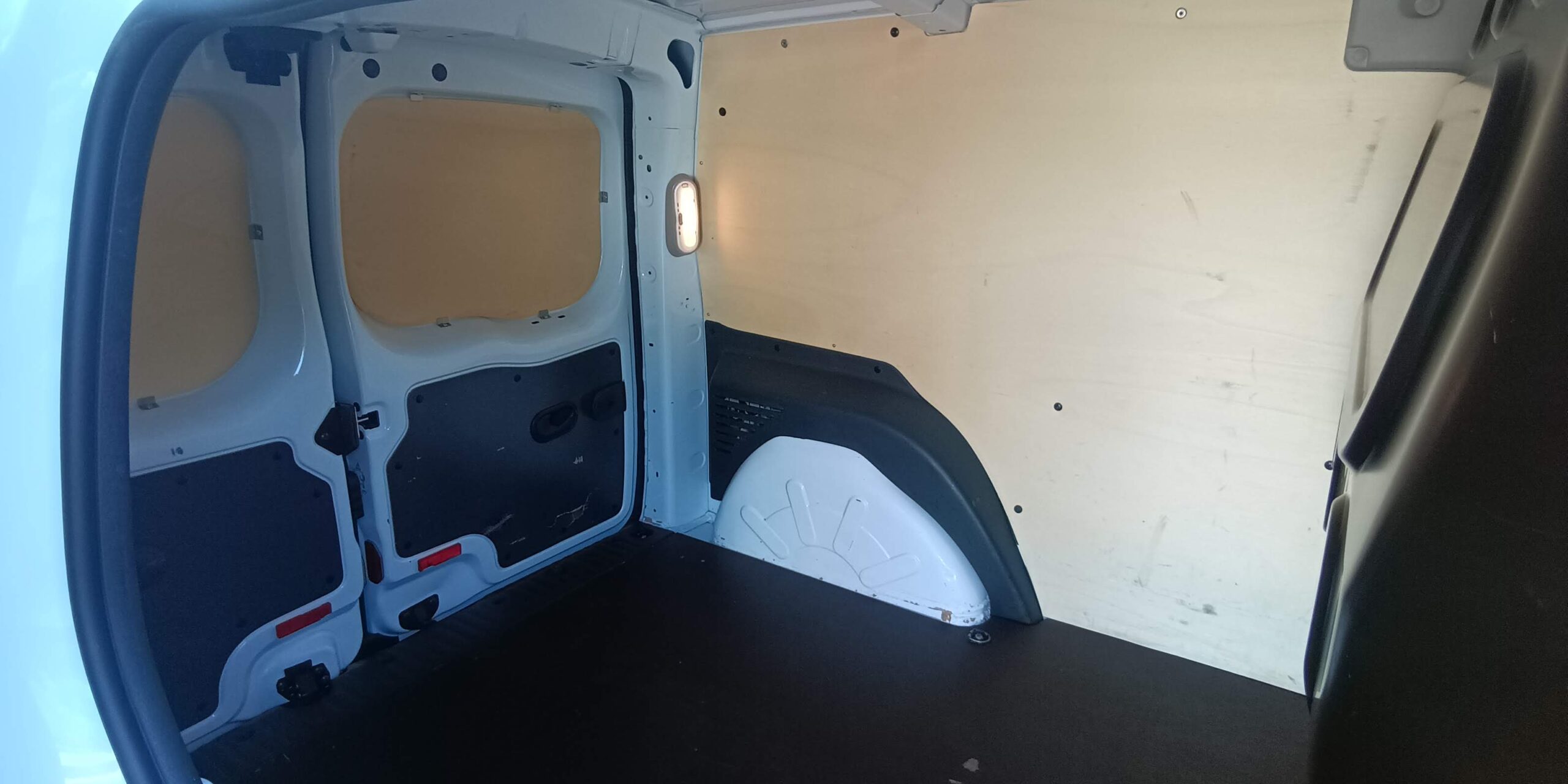 
								Mercedes-Benz Citan CDI Usada 2021 – Faro Algarve cheio									