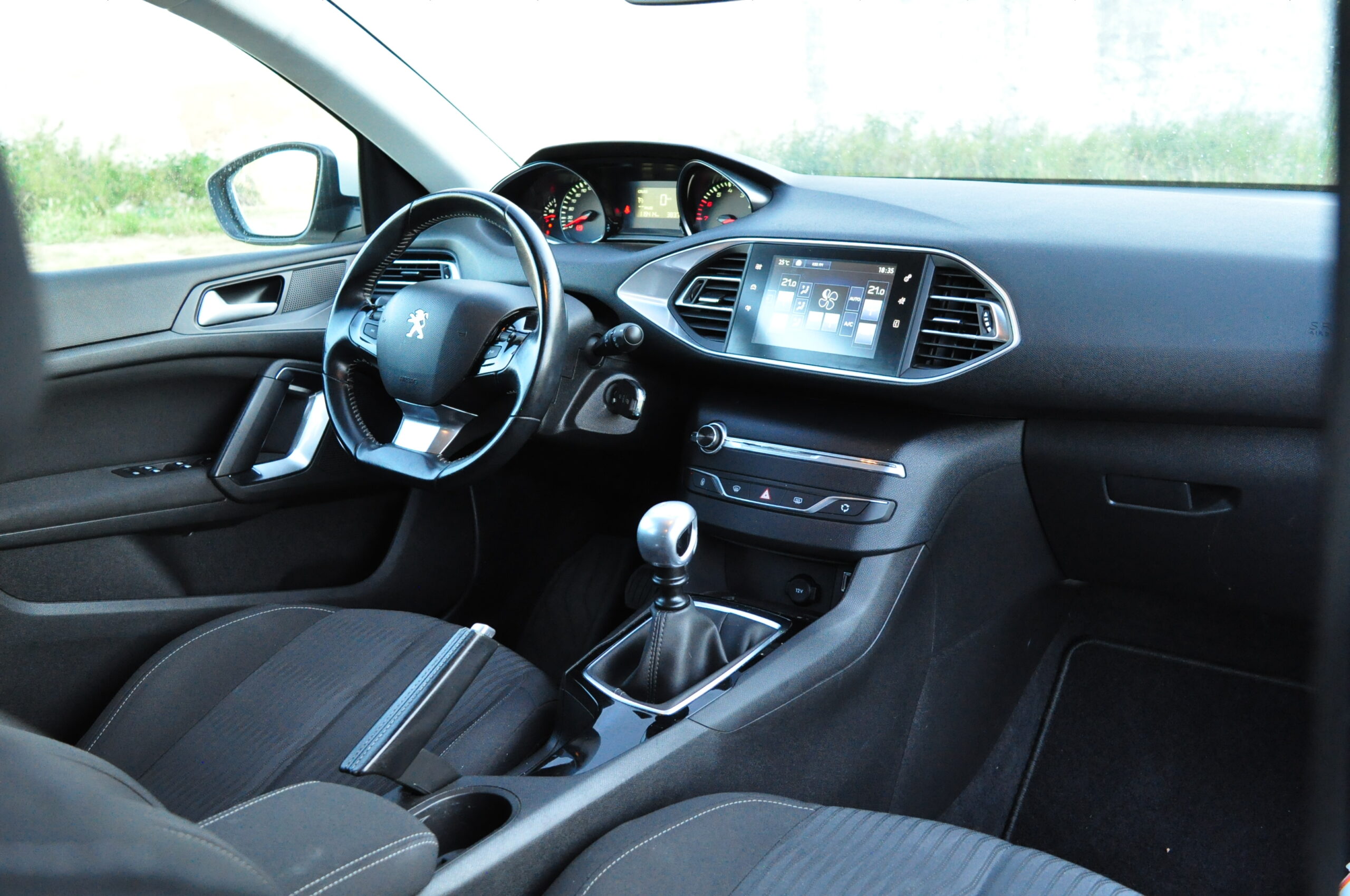 
								Peugeot 308 SW Usada com garantia – Gasolina – Ótimo Estado – Faro cheio									