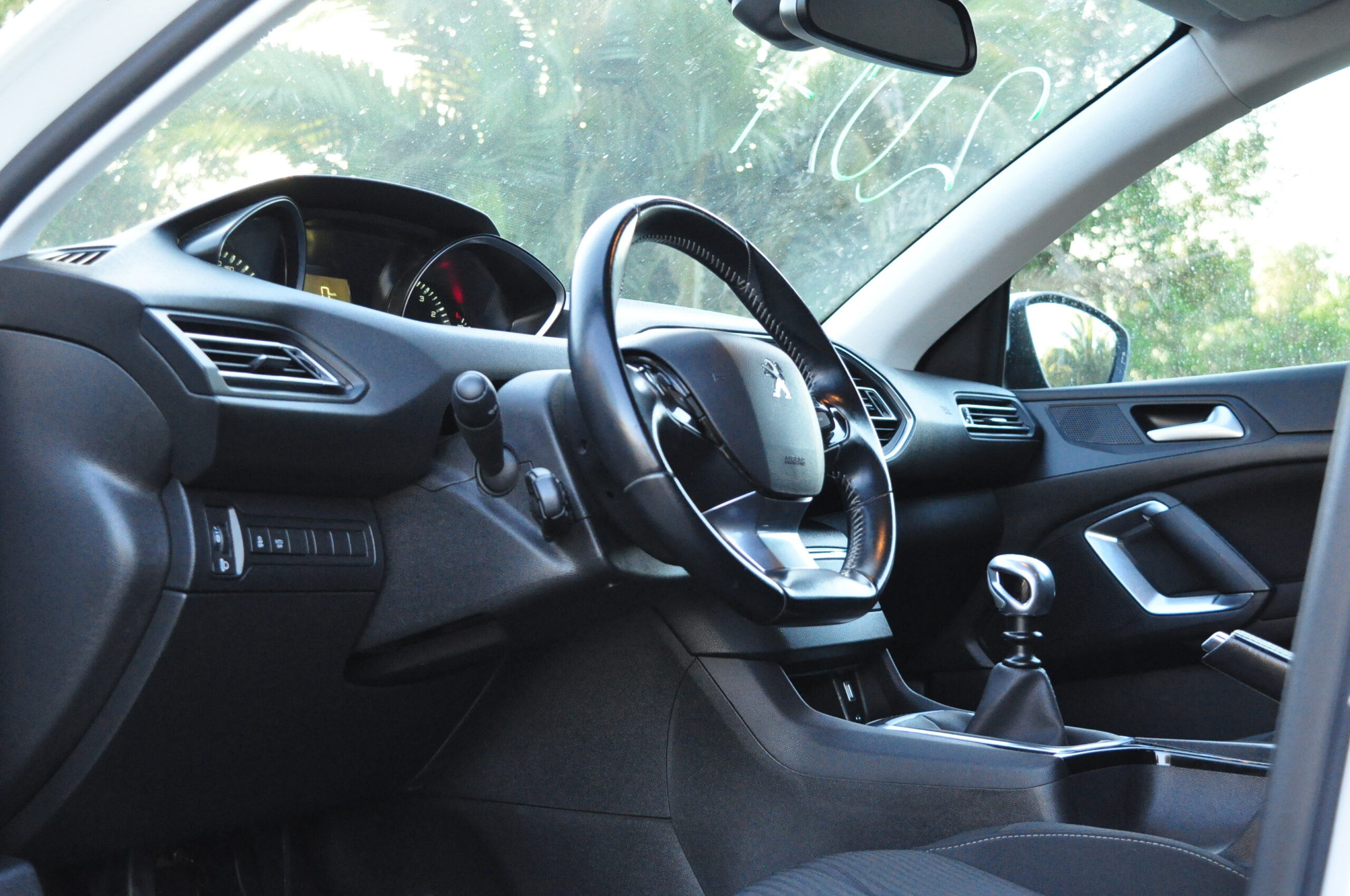 
								Peugeot 308 SW Usada com garantia – Gasolina – Ótimo Estado – Faro cheio									