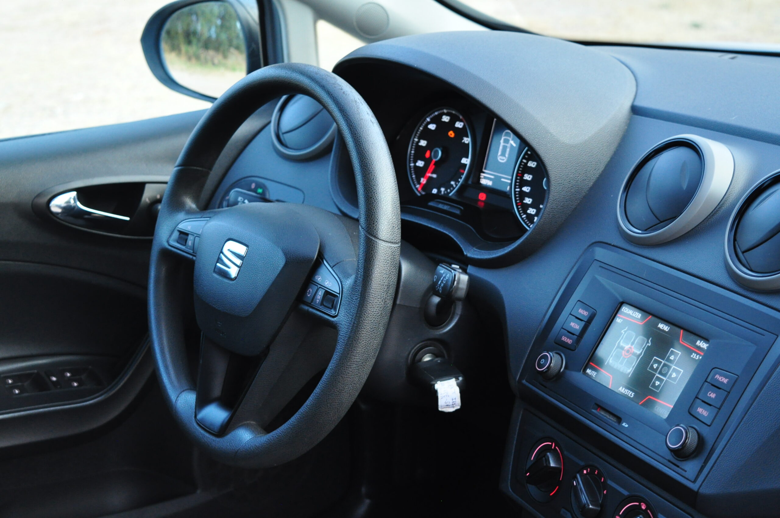 
								SEAT Ibiza 1.0 Gasolina 2016 Usado com garantia Faro Algarve cheio									