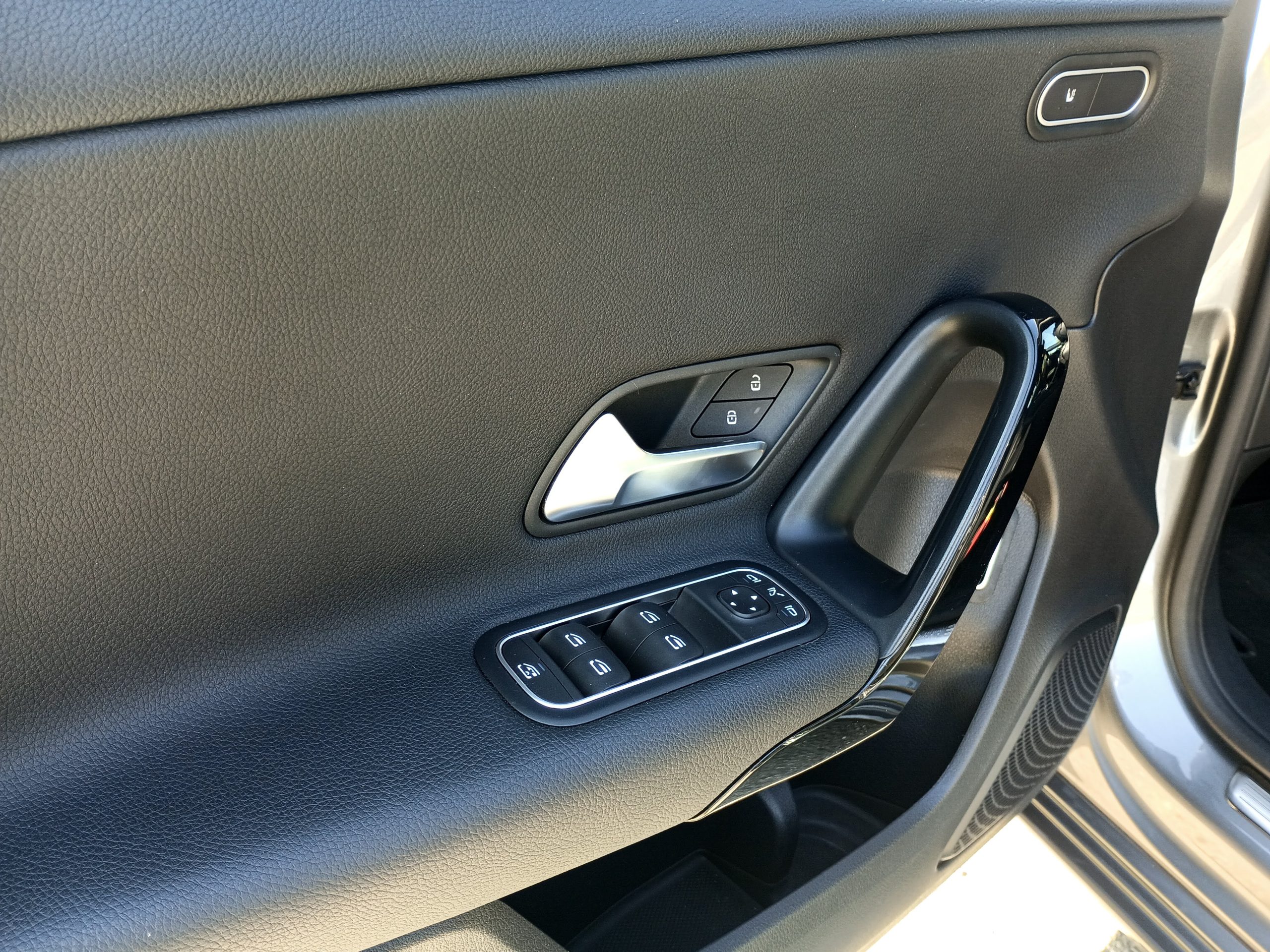 
								Mercedes-Benz A 180d Business Solution – Gasóleo – Caixa automática – Faro – Algarve cheio									