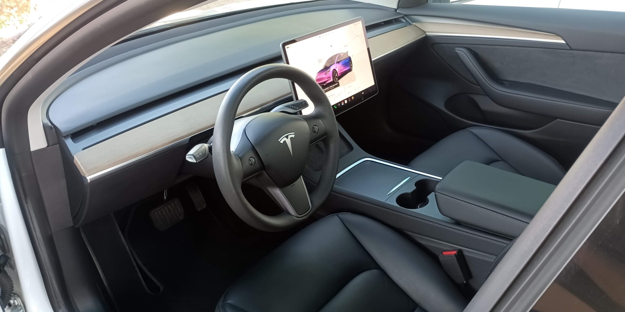
								Tesla Model 3 cheio									