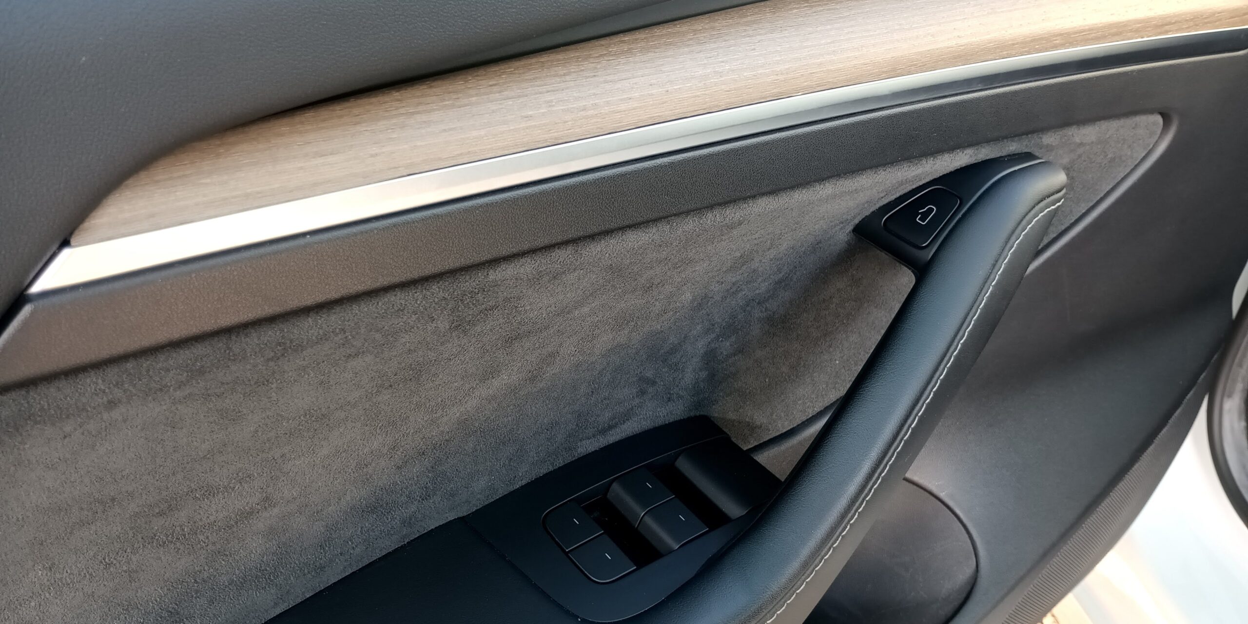 
								Tesla Model 3 cheio									