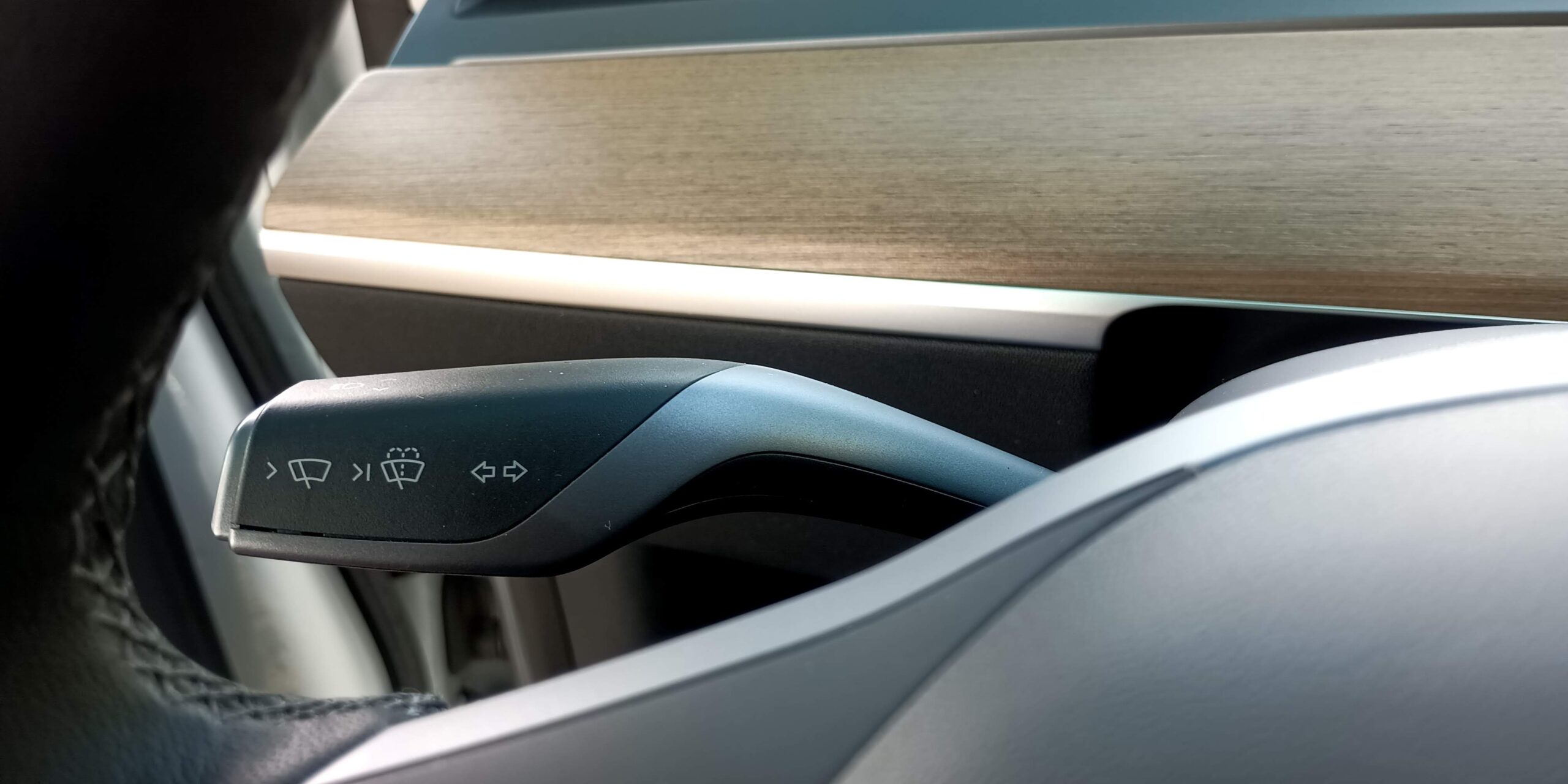 
								Tesla Model 3 cheio									