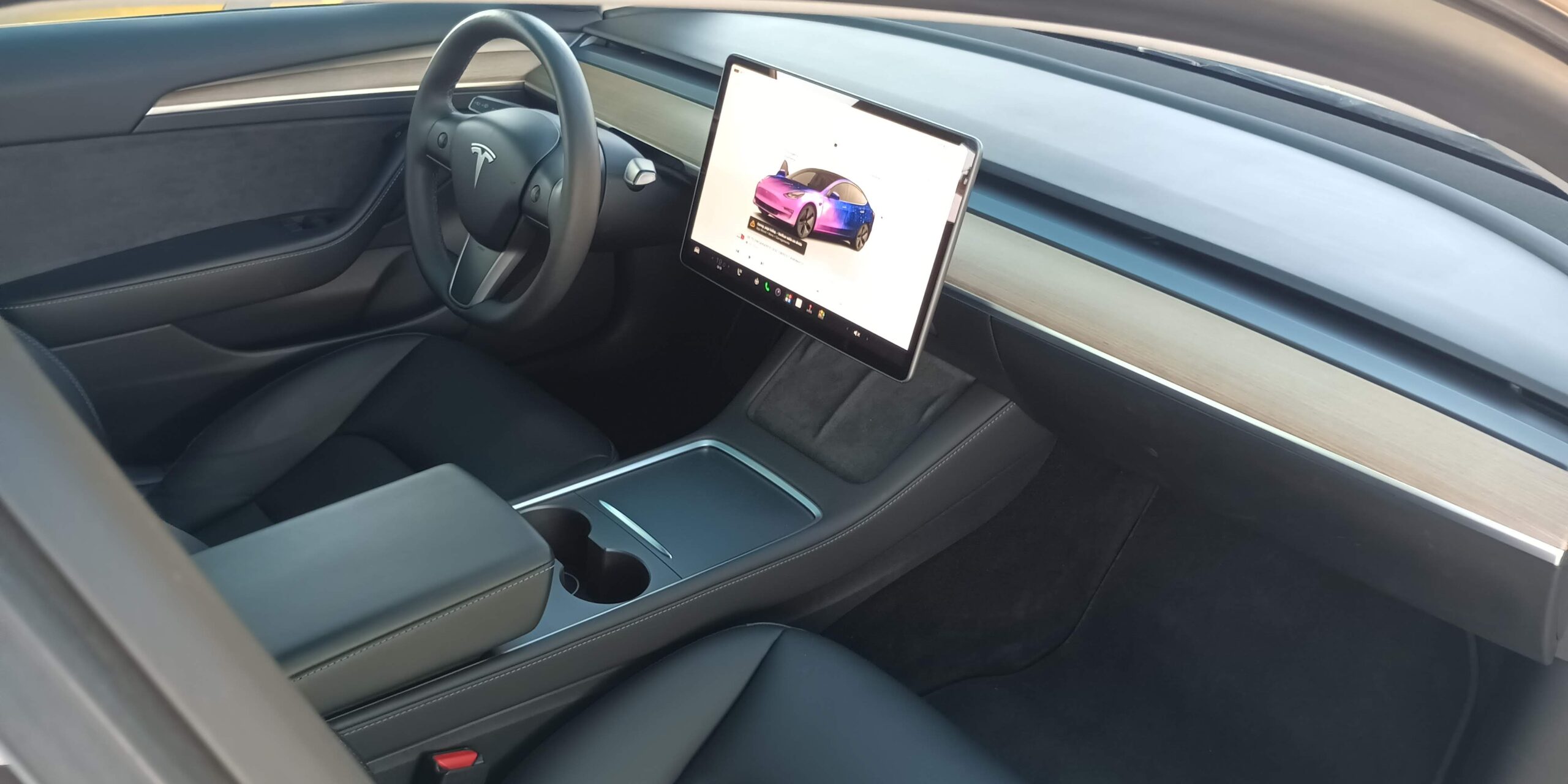 
								Tesla Model 3 cheio									